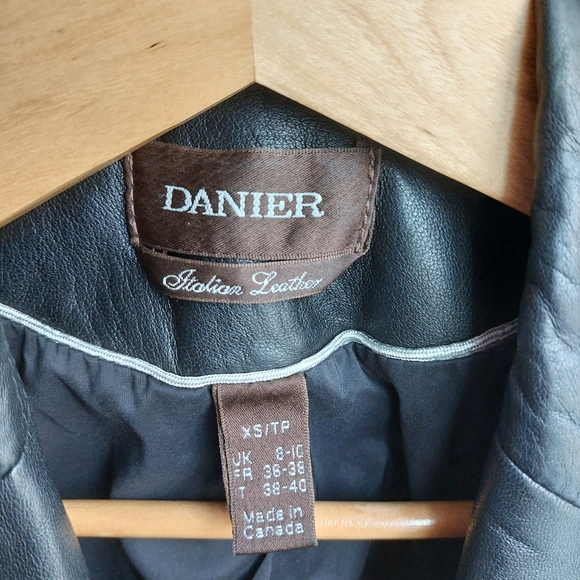 Danier leather jacket - Picture 3 of 4